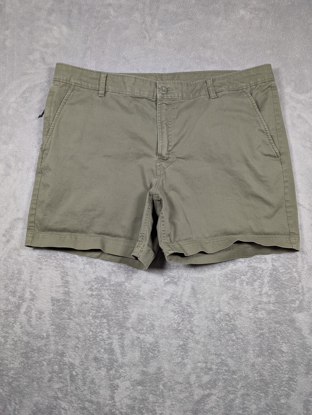 Columbia Mens Size 38 Waist Chino Shorts Olive Green Flat Front Outdoor Casual
